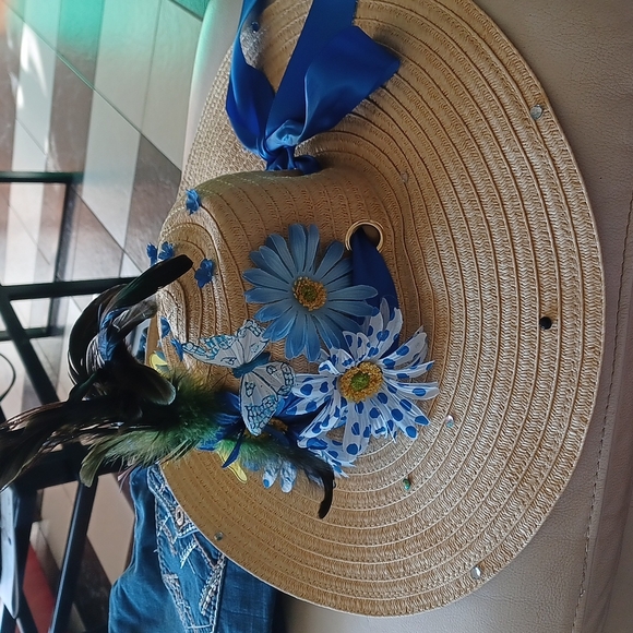Sun shade hat with add floral accents, one of a kind! - Picture 3 of 4